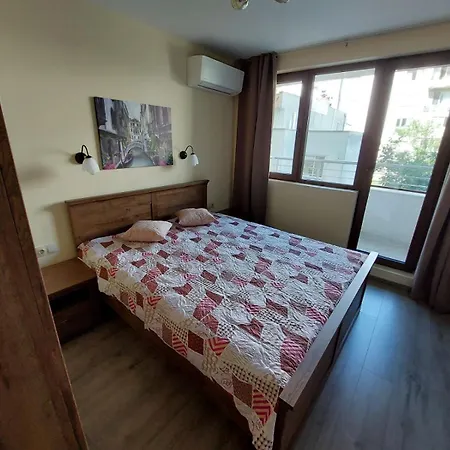 Apartment делукс 2 *